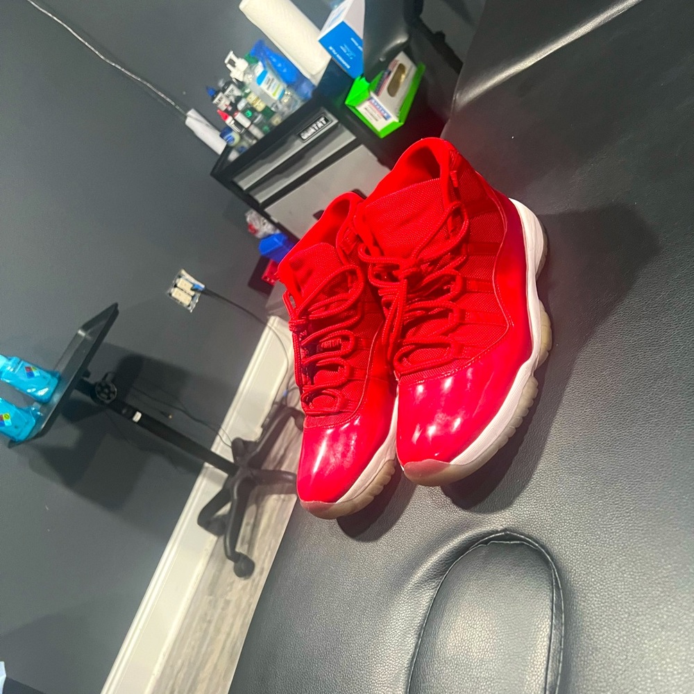 Air Jordans Red Retro 11 Win Like